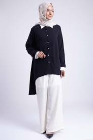 Sebab desain baju batik yang semakin beragam dan. Makin Elegan Dengan Tunik Hitam Putih By Cantik Com Medium