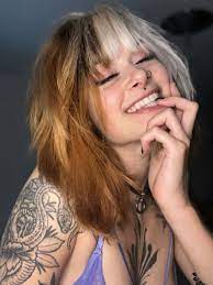 SallyDinosaur Cam Model Profile | Stripchat