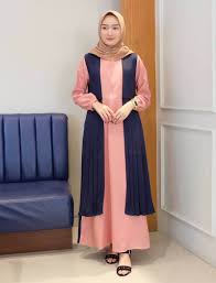 Di luar kesibukannya sebagai artis, adik minati atmanangara ini sempat mengelola sanggar senam dan menjadi fashion. Model Gamis Elegan Murah Radea
