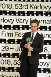 Jun 02, 2021 · v pražském kině světozor ve středu začal festival krátkých filmů pragueshorts film festival, který se bude konat do 27. Robert Pattinson Australia Blog Archive New Mq Photos Of Robert Pattinson At Kviff Closing Ceremony Red Carpet President S Award