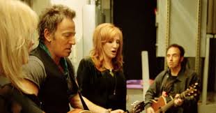 Terdapat banyak pilihan penyedia file pada halaman tersebut. Bruce Springsteen Releases Nassau Coliseum 05 04 09 Live Album