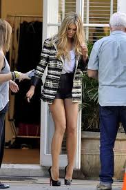 The australian singer, 32, is said to have grown close to t… Delta Goodrem Platform Pumps Eighties Style Fashion Black Christian Louboutin