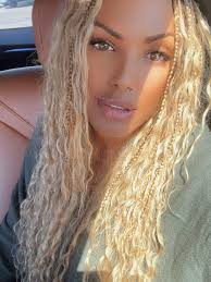 ☀️Never let your light be dimmed by darkness! Be the light that shines so  bright ☀️ #BeTheLight #Positive #Mindset #MadameAubert