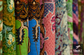 Maybe you would like to learn more about one of these? Batik In Beringharjo Market Motif Kain Batik Cerah Pasar Beringharjo Yogyakarta Motif Batik Kain Batik Indonesian Batik