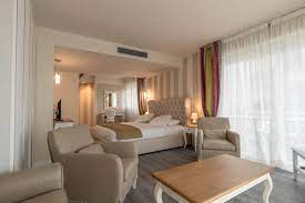 Artisanal mediterranean furnishings, light décor, louvered shutters, uncluttered living area combine to create a feeling of airy. Junior Suite Terrace Sea View Hotel Ladolcevita Com