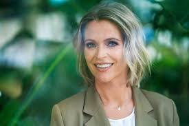 Karen Meer's Instagram, Twitter & Facebook