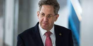 From 1 august 2012 to 8 november 2018, he served as the president of the federal office for the protection of the constitution. Hans Georg Maassen Diese Tweets Helfen Den Irrsinn Um Den Verfassungsschutz Chef Zu Ertragen Der Spiegel