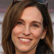 Amy jo johnson was born in 1970s. Amy Jo Johnson Bio Family Trivia Famous Birthdays