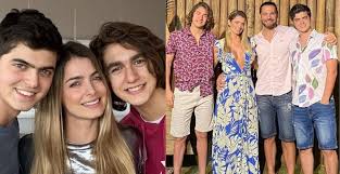 A veces me tocaba ingresar por la puerta de. Las Tiene Babeando Hijo De Cristina Hurtado Se Quito La Camiseta Y Tiene Cuadritos Protagonista