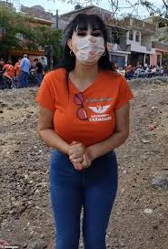 Alma rosa barragán santiago, candidata de movimiento ciudadano (mc) a la presidencia municipal de moroleón, guanajuato, fue asesinada durante un mitin la tarde de este martes 25 de mayo. Wyqdthm Sd0bhm