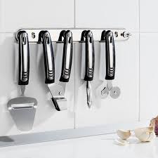 La barre de crédence est un produit tendance dans l'aménagement de la cuisine! Barre De Support Pour Ustensiles De Cuisine Maison Futee