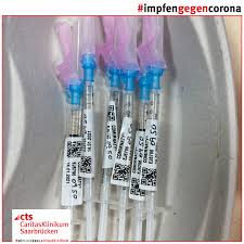 Wer den aufkleber mit dem wort „comirnaty im impfpass hat, ist gegen corona geimpft. Impfen Keine Frage