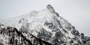 A 30 minute queue at the ticket office and €175.50 later, (ouch!) we were in possession of a set of family lift tickets. Aiguille Du Midi Der Schritt Ins Leere Tourismus Buro Chamonix Mont Blanc