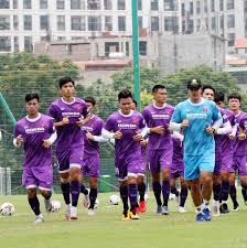 Và những hình ảnh này đã khiến cho nhm việt nam ngỡ ngàng và nhiều người lầm tưởng văn hậu đã là thành viên của đội trong thời gian tới, đoàn văn hậu sẽ về việt nam và trở lại tập luyện cùng với các đồng đội tại clb hà nội. VÄƒn Háº­u Báº¥t Ngá» Trá»Ÿ Láº¡i Táº­p Luyá»‡n Cung Tuyá»ƒn Viá»‡t Nam Ttvh Online
