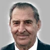 Ester Medeiros's Instagram, Twitter & Facebook