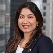 Sarah Stender's Instagram, Twitter & Facebook