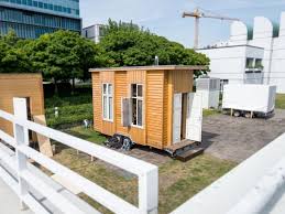 So Ahnlich Wie Dieses Tiny House Aufgenommen Auf Dem Gelande Des Bauhaus Campus In Berlin Konnte Auch Schon Bald Eines In Outdoor Dekorationen Minihaus House