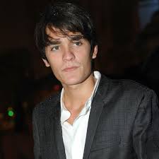 À cette occasion, l'acteur a partagé sur instagram une photographie de ses premiers jours avec son père alain delon. Alain Fabien Delon Sur Son Pere J Aimerais Lui Dire Je T Aime Femme Actuelle Le Mag