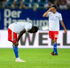 Die seit vier partien sieglosen hamburger stehen gegen den tabellenzweiten unter zugzwang. Auftaktpleite Gegen Kiel Ausgerechnet Der Hoffnungstrager Des Hsv Macht Schwere Fehler Welt