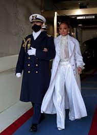(=opening) ceremonia f de apertura. J Lo Recites Part Of Pledge In Spanish During Inauguration Performance