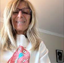 My Wife and I are Looking to book a Christmas Photoshoot in Harnett/Ral  Area. Looking for a nice christmas setup in studio