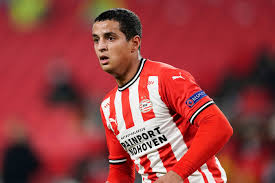 Tot nu, want johan derksen laat in 'de telegraaf' nog één keer duidelijk weten wat hij van iedereen vindt. Mohamed Ihattaren Dient Johan Derksen Na Opmerking Over Reet Van Repliek Ik Ga Dik Toch Foto Bd Nl