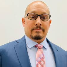 Lynn Nicoll's Instagram, Twitter & Facebook