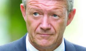 Globo forced to the wall