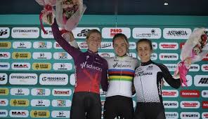 »ich wusste nicht, dass noch eine andere fahrerin vorn ist«, sagte die niederländerin anna van der breggen später. Ploeg Van Der Breggen Domineert Giro Iedereen Wil In Het Spoor Van Anna Doorgaan Met Winnen Wielrennen Ed Nl