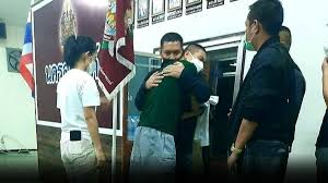 คุมตัว ผกก.โจ้ ถึง สภ.เมืองนครสววรค์ เจ้าตัวลั่นทำงาน ไม่คิดทำร้ายใคร. B Jinlqtug2okm