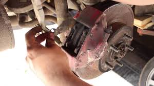 Die durchschnittlichen bremsbeläge wechseln kosten (auch als bremsklötze oder bremssteine die symptome: Bremsbelage Wechseln Bei Brembo Bremsanlage Tutorial Anleitung Film Youtube