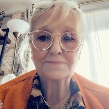 What are temporary solutions for covering outdated stained carpet?