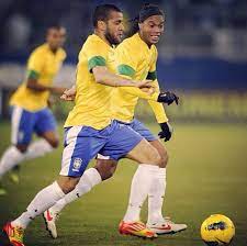 Dani Alves And Ronaldinho Brazil National Football Team Good Soccer Players National Football Teams Soccer Players