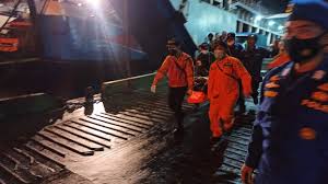 Kapal barang landing craft tank pancar indah asal pelabuhan ketapang, banyuwangi, jawa timur menuju pelabuhan gilimanuk Dxy8hkx R9lzpm
