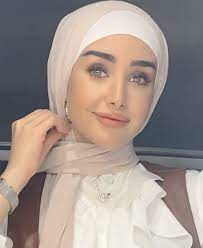 وظهرت هنا الزاهد بالحجاب بفيديو قصير وهي تبتسم وتستعرض اطلالتها التي ظهرت بها في كواليس مسلسل حلوة الدنيا سكر بشخصية مريم. Ù‡Ù†Ø§ Ø§Ù„Ø²Ø§Ù‡Ø¯ Ø¨Ù€ Ø§Ù„Ø­Ø¬Ø§Ø¨ ÙÙ‰ ÙƒÙˆØ§Ù„ÙŠØ³ ØªØµÙˆÙŠØ± Ù…Ø³Ù„Ø³Ù„Ù‡Ø§ Ø§Ù„Ø¬Ø¯ÙŠØ¯ Ø­Ù„ÙˆØ© Ø§Ù„Ø¯Ù†ÙŠØ§ Ø³ÙƒØ± ÙÙŠØ¯ÙŠÙˆ Ø§Ù„ÙŠÙˆÙ… Ø§Ù„Ø³Ø§Ø¨Ø¹