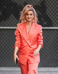 Katy perry is back to black — well, sort of. Katy Perry Looks Barely Recognizable As A Teenager With Black Hair In This Throwback Photo