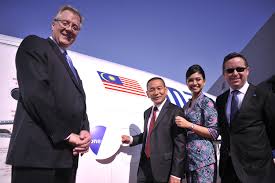 Jalan tengku ismailtemerloh 457 метров. Malaysia Airlines Unveils First Aircraft In Oneworld Livery Gaya Travel Magazine