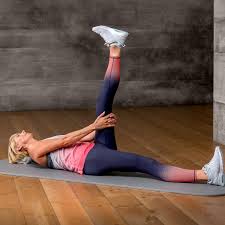The hamstring muscle group is located in the back of your thigh and is responsible for bending or flexing your knee. Dehnen Der Hinteren Oberschenkelmuskulatur Die Techniker