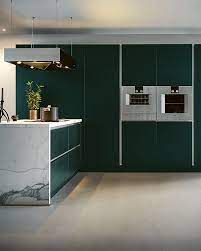 een prachtige gekleurde keuken met marmer keuken keukens keuken landelijk modern
