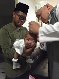 Tuntunan hidup sesuai sunnah rasulullah (s.a.w.) shirathal mustaqim 9.534 views4 years ago. Tahnik Cukur Rambut Alhaddad Sg