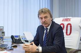 Tak jak się można było spodziewać zarząd pzpn zatwierdził w środę zmianę systemu rozgrywek ekstraklasy na sezon 2013/14. Konferencja Prasowa Prezesa Pzpn Zbigniewa Bonka Laczy Nas Pilka