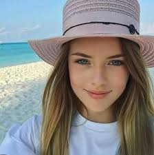 Kristina Pimenova fans Peru...