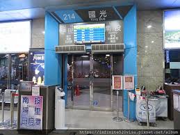 葛瑪蘭汽車客運是經由板橋、台北、經雪山隧道至礁溪、宜蘭、羅東之合法國道客運公司。 請選擇服務據點 花蓮站 羅東轉運站 宜蘭轉運站 礁溪轉運站 科技大樓站 台北轉運站 萬華車站 板橋客運站. å°åŒ— å¤§åŒäº¤é€šè³‡è¨Š å°åŒ—è½‰é‹ç«™ 2f åœ‹å…‰å®¢é‹ çµ±è¯å®¢é‹ ä¸‰é‡å®¢é‹åŠæ–°ç«¹å®¢é‹ æ›´æ–° ä¸‰æœ¬è²¡èˆ‡å°è±¬è±¬ ç—žå®¢é‚¦