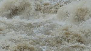 Cotele apelor dunarii au ajuns sambata, in dreptul portului giurgiu, la 630 de centimetri, ceea ce inseamna cu doar 10 centimetri mai putin fata de cota de inundatie. George Hanbury Malawi Autobuz Cotele Apei Braila Brokenroadreflections Com