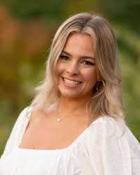 Dana Abbey's Instagram, Twitter & Facebook