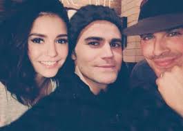 Photoshop de la photo de Nina, Nikki et Ian avec Nina, Paul et Ian 😂❤️