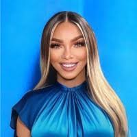 Laura Cessna's Instagram, Twitter & Facebook