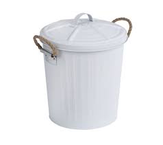 Livraison à partir de 7 € poubelle à couvercle bambou natureo 5l blanc. Poubelle De Salle De Bain Design Retro Gara 6 L Blanc Poubelle De Salle De Bain But