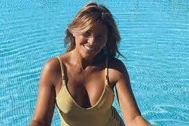 Os fãs rapidamente mostraram o seu total apoio a sónia araújo garantindo que a apresentadora merece todo o carinho. Aos 49 Anos Sonia Araujo Exibe Silhueta Na Piscina E Recebe Elogios