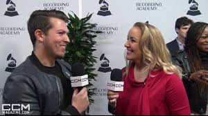 An optometrist suggests how best to deal with symptoms. Josh Kerr 2019 Grammy Nominee Celebration Youtube